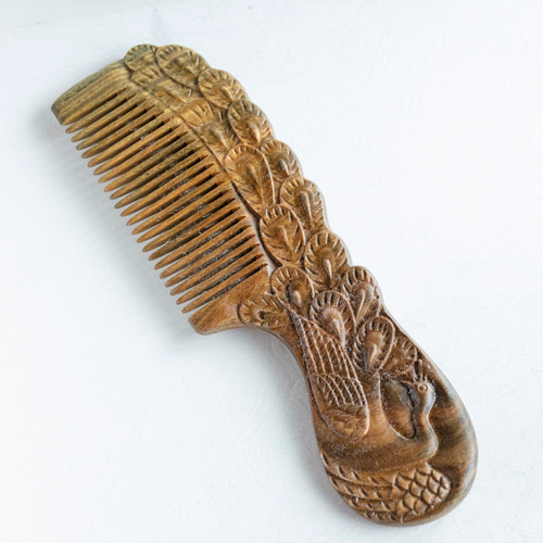 高級木材 天然木の櫛 緑檀 両面彫り くし クジャク 神の使い 孔雀