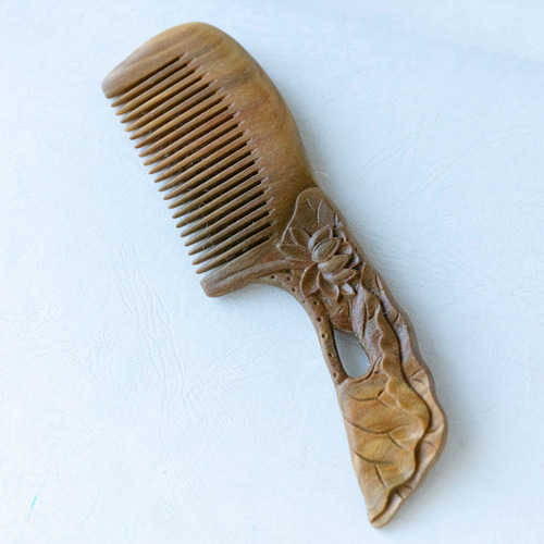 高級木材 天然木の櫛 緑檀 両面彫り くし 蓮 その他アクセサリー JOS
