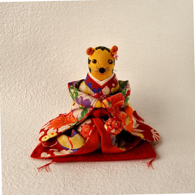 干支寅　古布着物 女の子人形　g-4