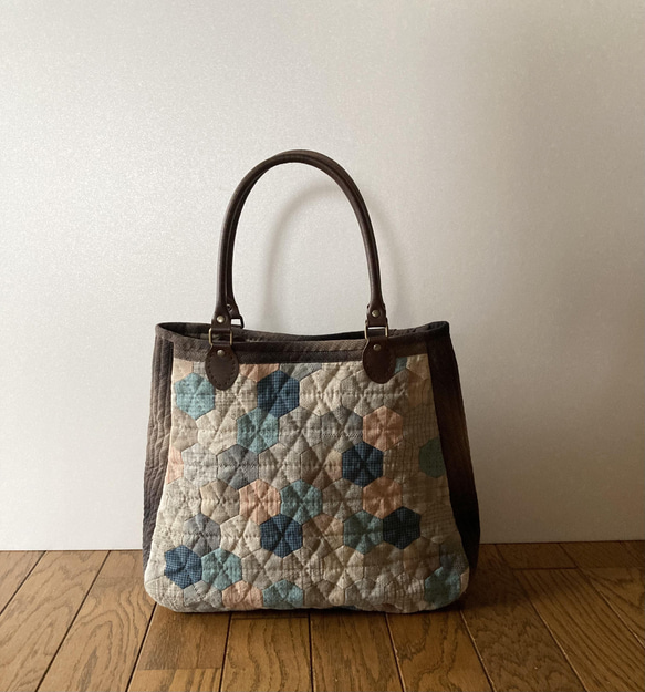 パッチワークキルトバッグ(ヘキサゴン) トートバッグ lilla