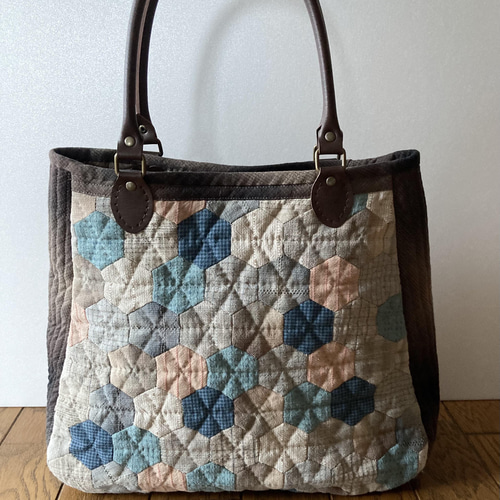 パッチワークキルトバッグ(ヘキサゴン) トートバッグ lilla