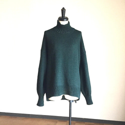 深〜い緑のコクーン型　ハイネックセーター　ウール100％ 1枚目の画像