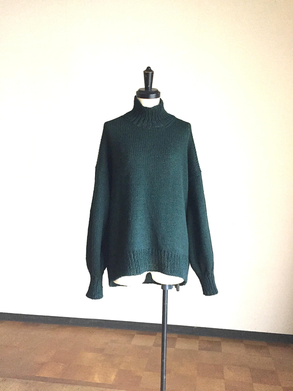深〜い緑のコクーン型　ハイネックセーター　ウール100％ 1枚目の画像