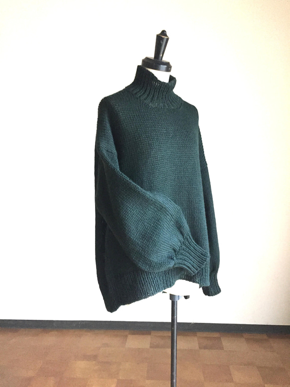 深〜い緑のコクーン型　ハイネックセーター　ウール100％ 2枚目の画像