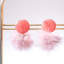 ペイント耳飾り【ピンクのわたげ】　レジン　プラバン　アクリル　大人かわいい　ピンク 2枚目の画像