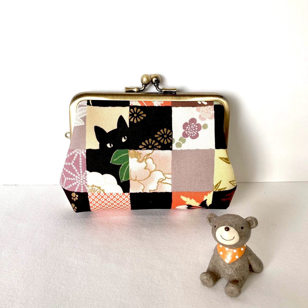 和柄ねこちゃん柄（ピンク系）の親子がま口財布 その他ミニ財布