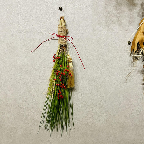 和モダン正月飾り~大王松と南天、稲穂シンプル しめ縄・しめ飾り Akari