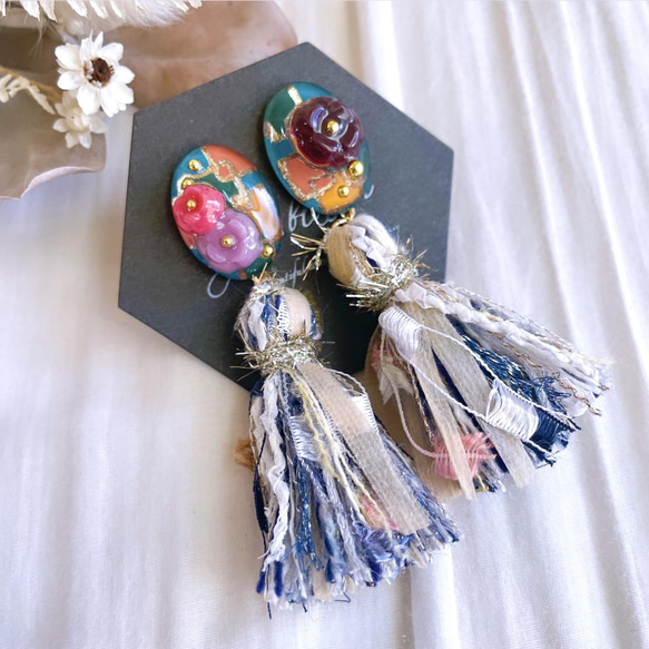 glass oval retro flower blue tassel Earrings 2枚目の画像