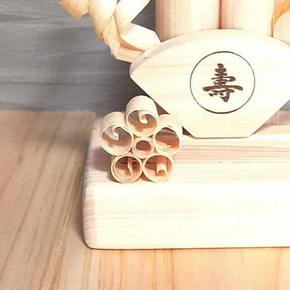 門松　ヒノキ　無垢材  木製ひのきの無垢材でシンプルな門松を制作しました。 3枚目の画像
