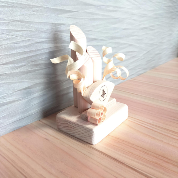 門松　ヒノキ　無垢材  木製ひのきの無垢材でシンプルな門松を制作しました。 1枚目の画像