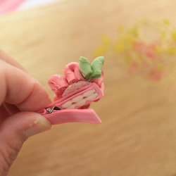 つまみ細工のベビークリップ-ピンク05　25mm-　お節句　ひなまつり　雛まつり　赤ちゃん　七五三　浴衣　出産祝い 3枚目の画像