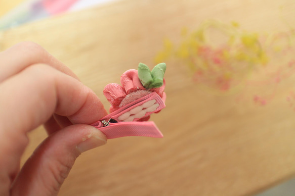 つまみ細工のベビークリップ-ピンク05　25mm-　お節句　ひなまつり　雛まつり　赤ちゃん　七五三　浴衣　出産祝い 3枚目の画像