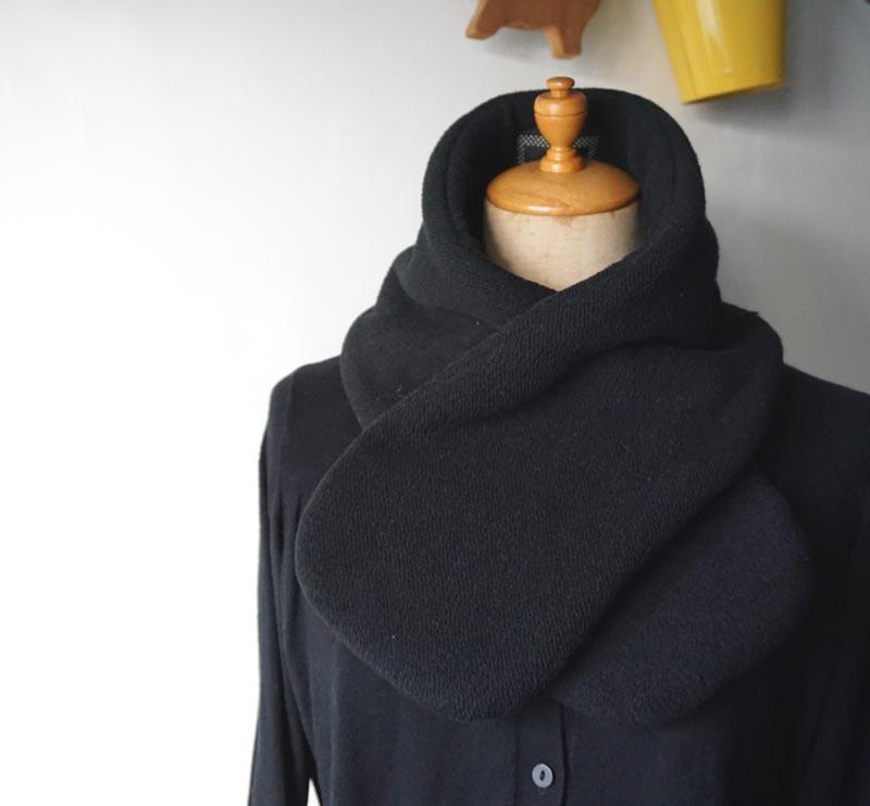 コットンニット生地のあったかミニマフラー(黒)