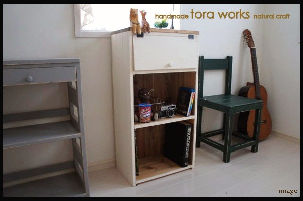 ■アンティ－ク風 パタパタ扉付 カウンターシェルフ ■