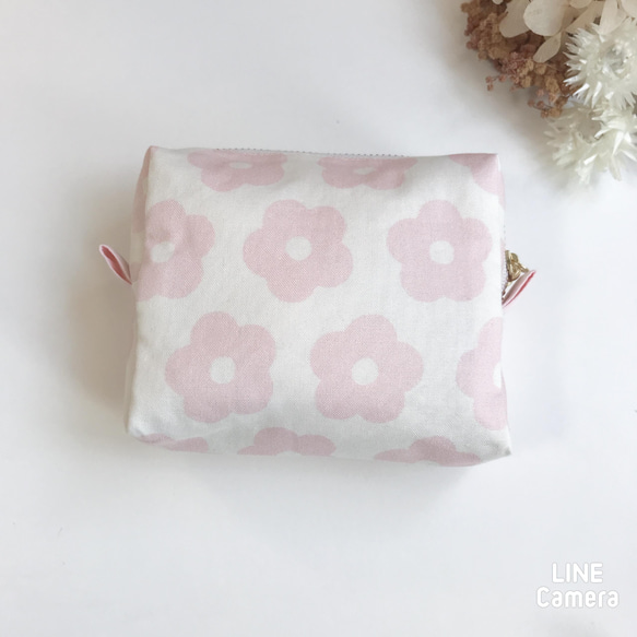 【 mini スクエアポーチ❤︎】cottonあわいピンクのお花生地　ファスナー20cm 2枚目の画像
