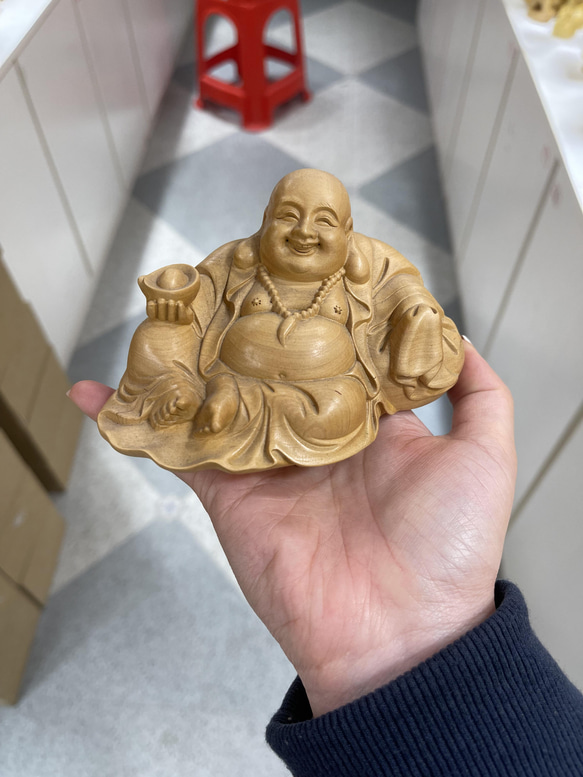 布袋様  置物  七福神  木彫仏像  天然の木  仏教工芸品  精密細工 1枚目の画像