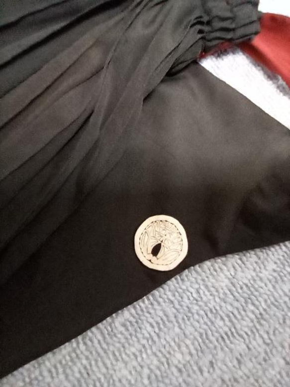 着物リメイク☆男物黒の羽織と赤の縞の羽織から2wayアコーディオンプリーツスカート 5枚目の画像