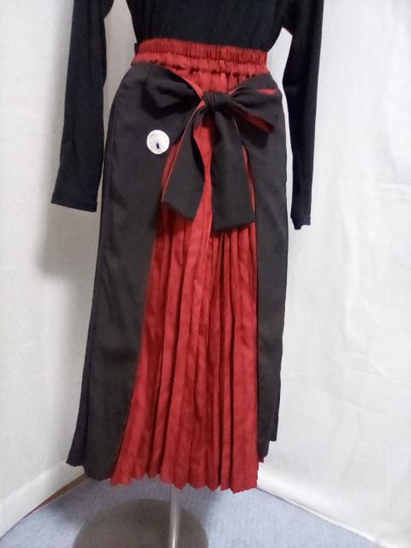 着物リメイク☆男物黒の羽織と赤の縞の羽織から2wayアコーディオンプリーツスカート 1枚目の画像