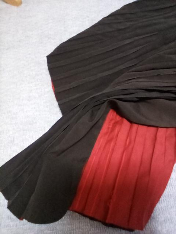 着物リメイク☆男物黒の羽織と赤の縞の羽織から2wayアコーディオンプリーツスカート 6枚目の画像