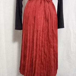 着物リメイク☆男物黒の羽織と赤の縞の羽織から2wayアコーディオンプリーツスカート 4枚目の画像