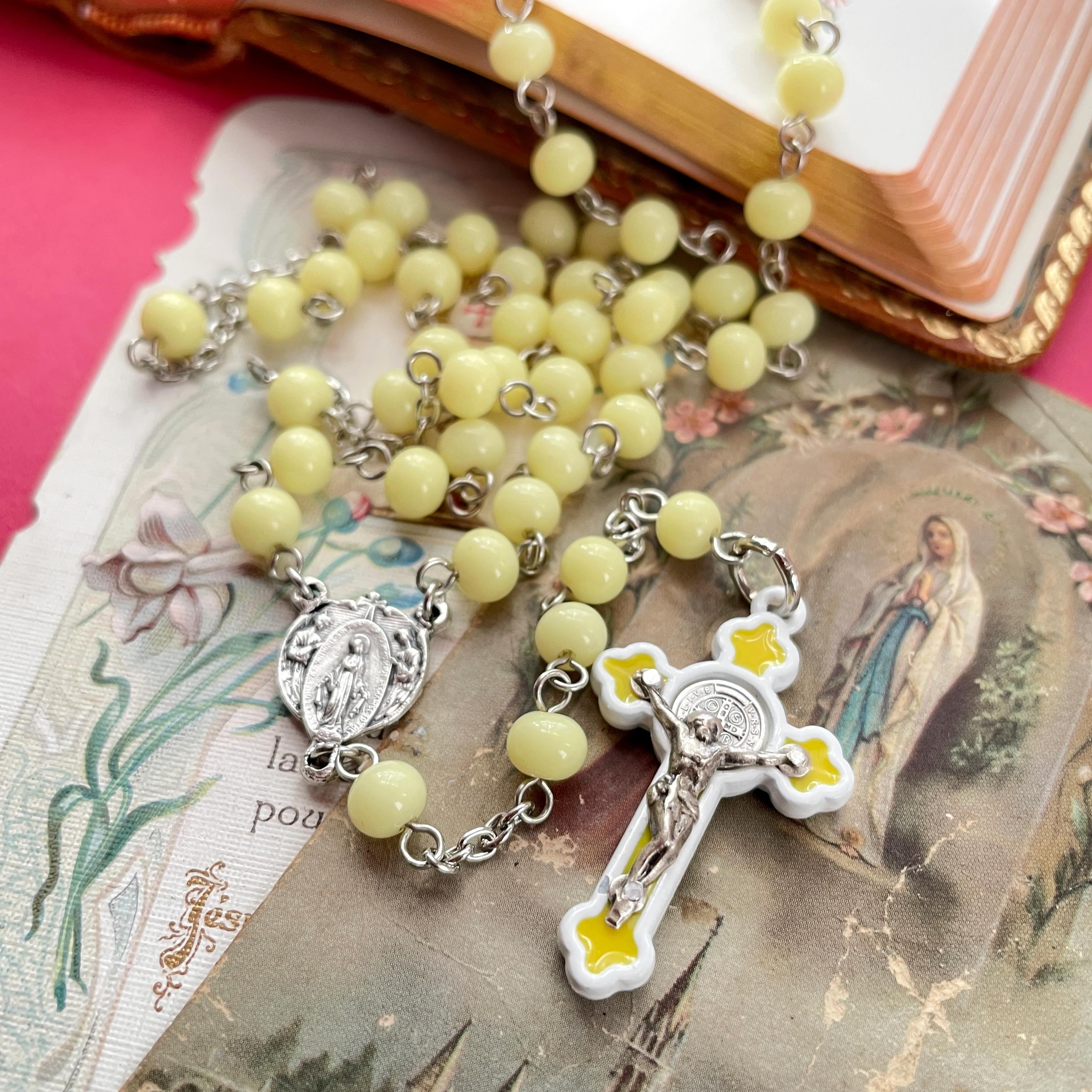 ジャパンヴィンテージビーズのロザリオ(ペールイエロー)