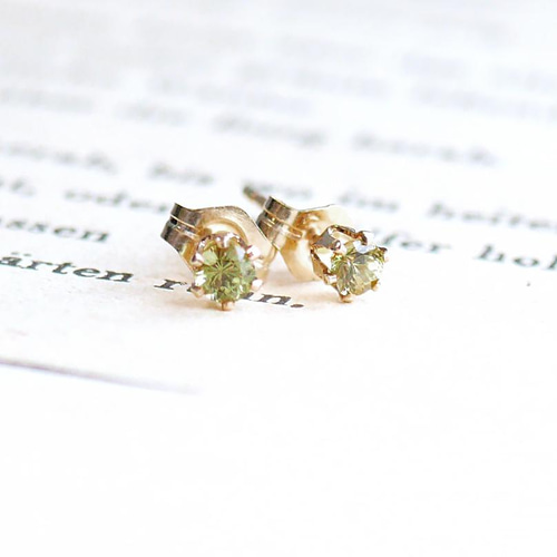 ピアス＊14kgf＊カラーチェンジ ライム グロッシュラー ガーネット（3mm） ピアス＊14kgf＊カラーチェンジ ライム グロッシュラー