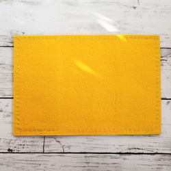 ほっこりかわいい手刺繍のブックカバー　手帳カバー　フェルト　黄色と黄緑　 7枚目の画像