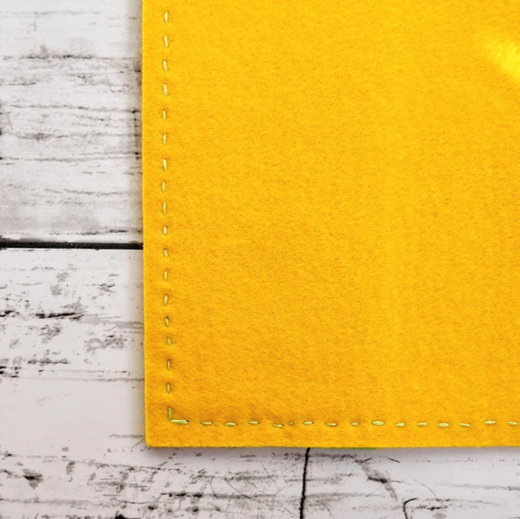 ほっこりかわいい手刺繍のブックカバー　手帳カバー　フェルト　黄色と黄緑　 6枚目の画像