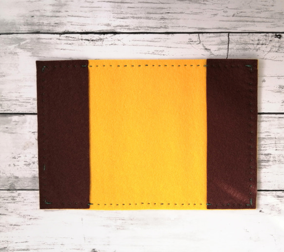 ほっこり手刺繍ブックカバー　手帳カバー　フェルト　黄色と茶色　 5枚目の画像