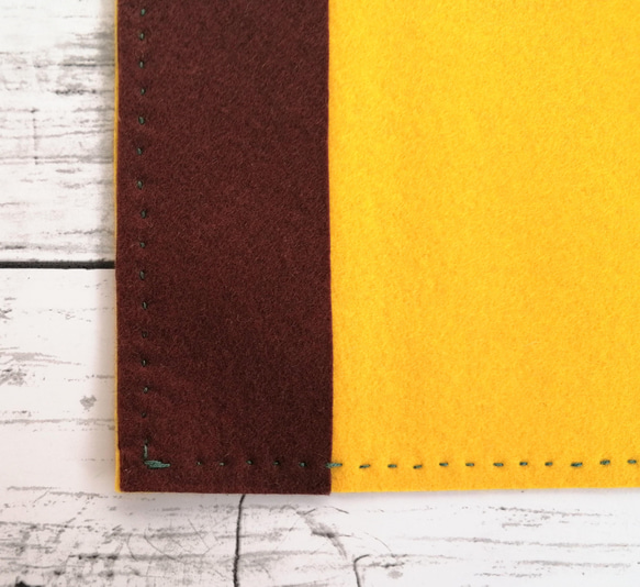 ほっこり手刺繍ブックカバー　手帳カバー　フェルト　黄色と茶色　 4枚目の画像