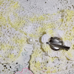 レース編みのつけ襟・薔薇のコサージュ付き＊クリーム&ホワイ 5枚目の画像