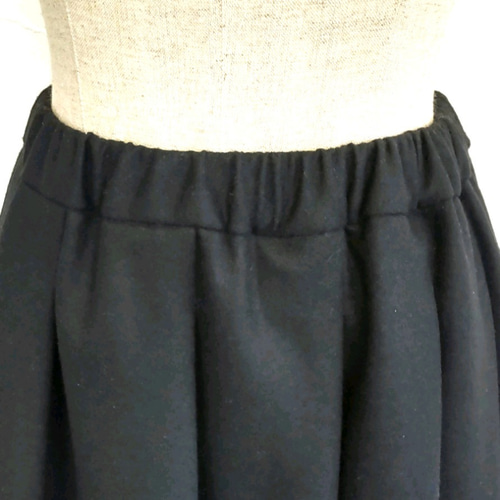 裏地付き 圧縮ウールニットのタックギャザースカート 黒 フレア