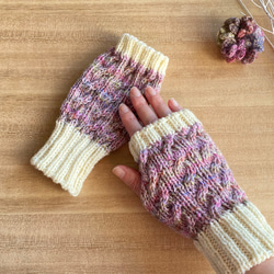 《春まで活躍》手編み　冬の紫陽花＊お手元が華やぐパープルミックスカラー♢ハンドウォーマー　お出かけに便利な指出し手袋 6枚目の画像