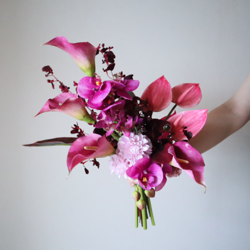 おしゃれ花嫁に人気のピンクブラックブーケ♡ ウェディングブーケ