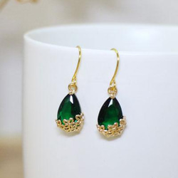 送料無料】チェコガラス 一粒ドロップピアス【グリーンオパール