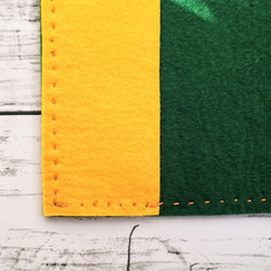 ほっこりかわいい手刺繍のブックカバー　手帳カバー　フエルト　緑と黄色　 4枚目の画像
