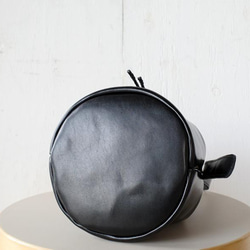 スムースレザー　レザーハンドル巾着バッグ　ブラック　調節ハンドル 3枚目の画像