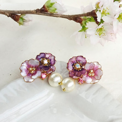 pierce <紫> 寄り添うお花とコットンパール ピアス( サージカルステンレス )  山茶花 桜 アネモネ 3枚目の画像