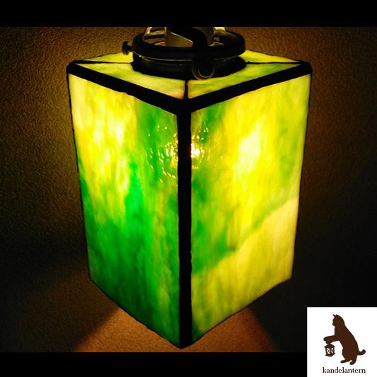 ペンダントライト「うろぼろ灯（あざやか緑）」ステンドグラス ランプ【送料無料】