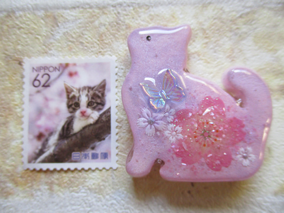 ◇642完売 ピンクラベンダー　子猫と桜のブローチ ※ヘアゴムに変更可能・中サイズ・１点物 7枚目の画像
