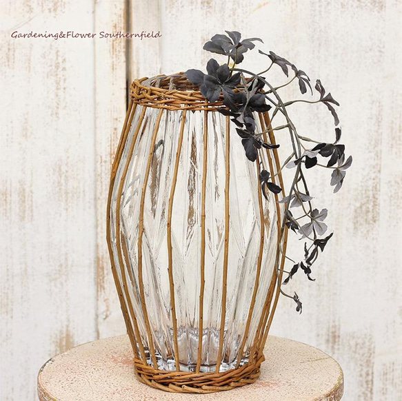 ガーデニング雑貨 カゴ編み ガラス フラワーベース ロングボトル 花瓶 おしゃれ 木製 インテリア 1枚目の画像