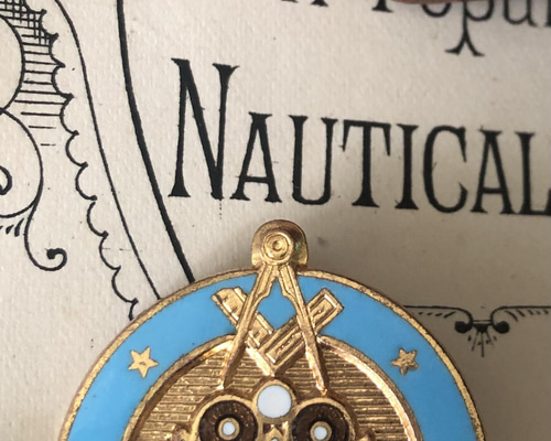 英国で出会った♪ヴィンテージ エナメル製 フリーメイソンの会員バッジ