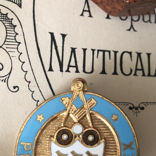 英国で出会った♪ヴィンテージ エナメル製 フリーメイソンの会員バッジ