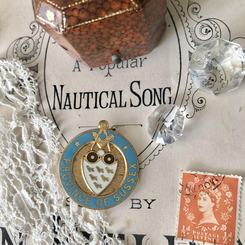 英国で出会った♪ヴィンテージ エナメル製 フリーメイソンの会員バッジ