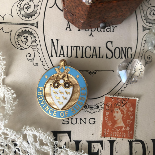 英国で出会った♪ヴィンテージ エナメル製 フリーメイソンの会員バッジ