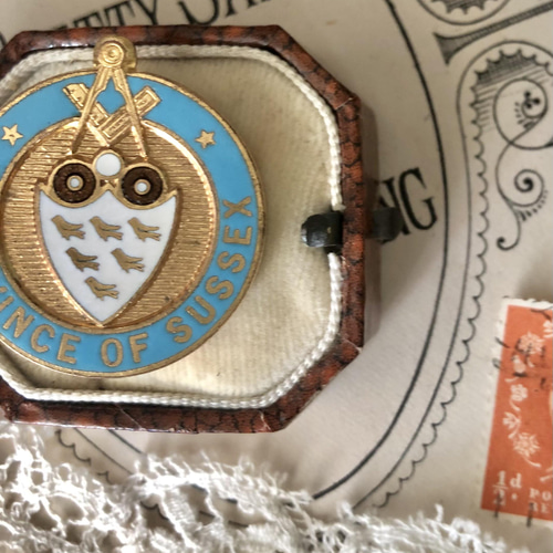 英国で出会った♪ヴィンテージ エナメル製 フリーメイソンの会員バッジ