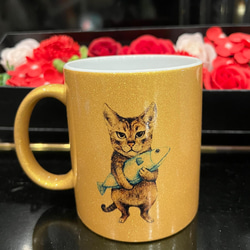 猫マグカップ　食いしん坊のゾロ君　ゴールド 1枚目の画像