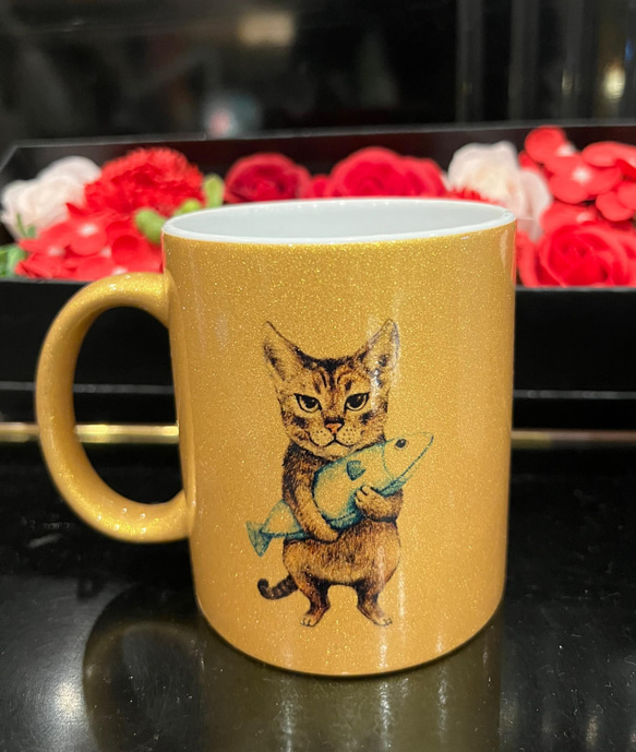 猫マグカップ　食いしん坊のゾロ君　ゴールド 1枚目の画像
