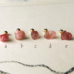 ピンクトルマリン原石一粒ピアス☆01 ピアス（スタッド・一粒