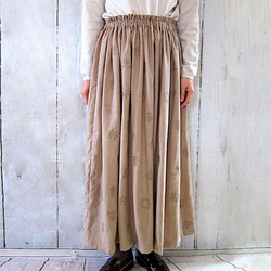 北欧風刺繍の起毛ビエラのロングスカート ベージュ 2枚目の画像